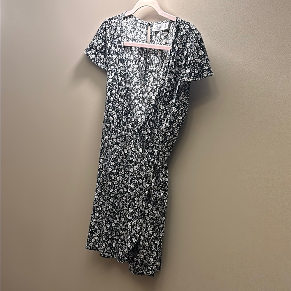 Hollister Black and White Flutter Sleeve Midi Sundress/romper